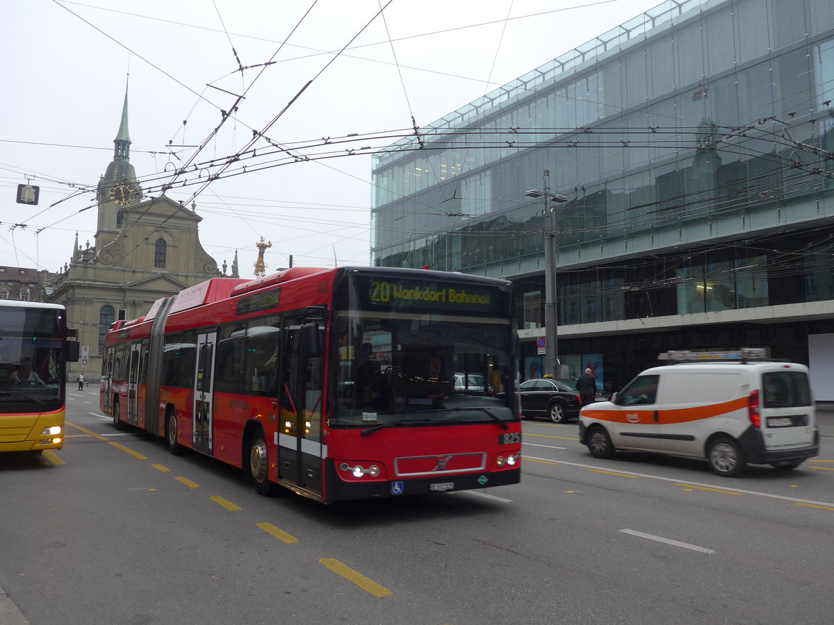 (199'077) - Bernmobil, Bern - Nr. 825/BE 612'825 - Volvo am 29. Oktober 2018 beim Bahnhof Bern