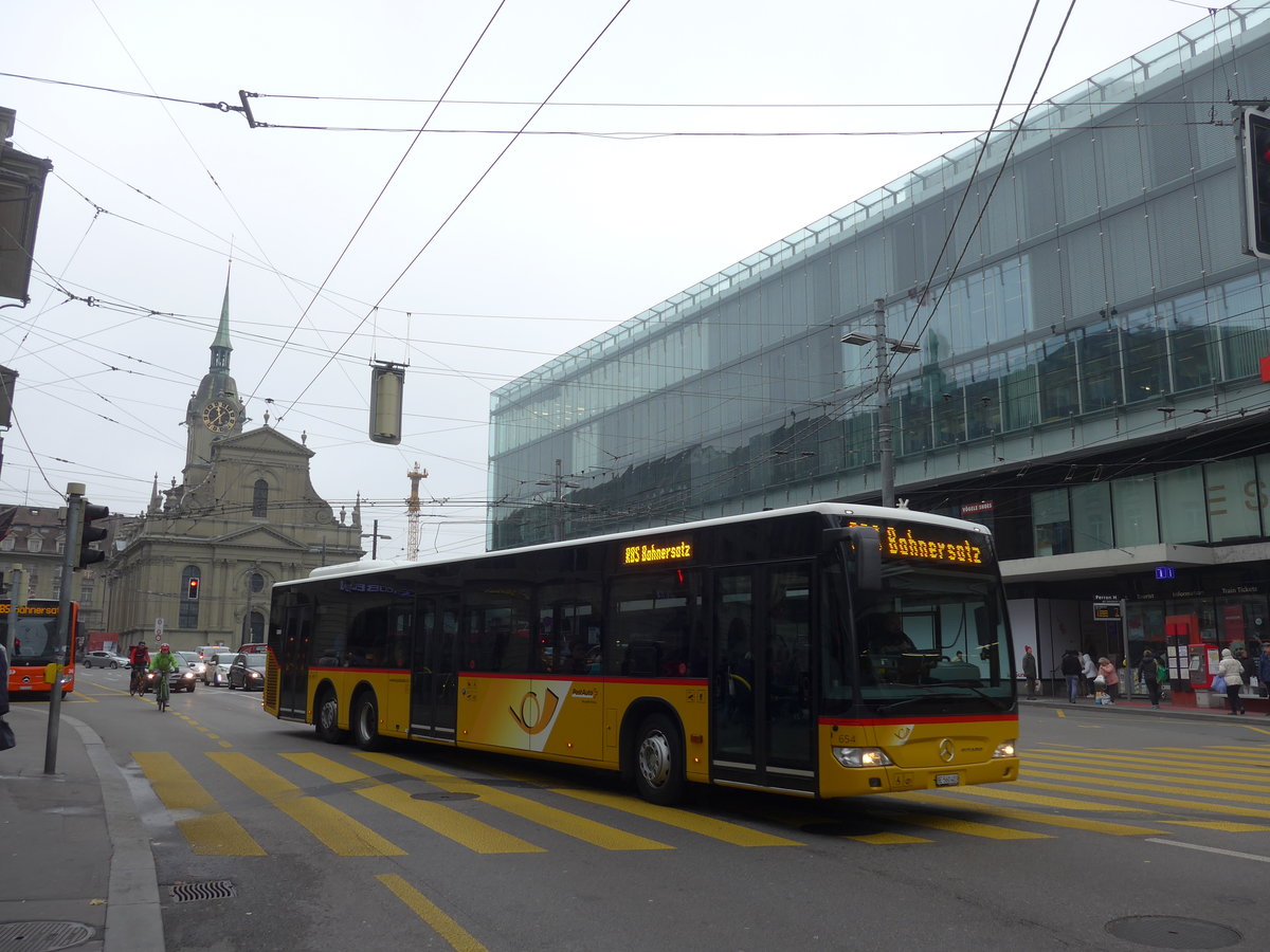 (199'084) - PostAuto Bern - Nr. 654/BE 560'403 - Mercedes am 29. Oktober 2018 beim Bahnhof Bern