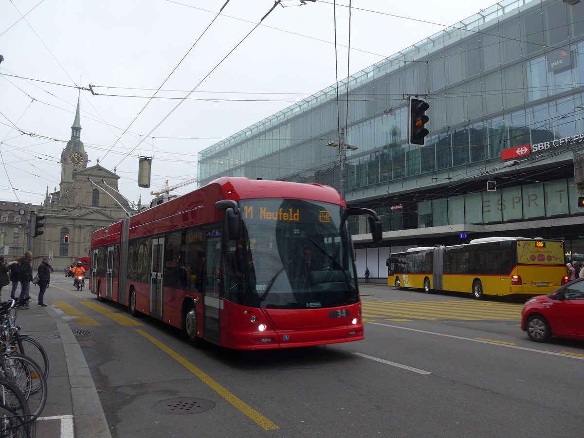 (199'096) - Bernmobil, Bern - Nr. 34 - Hess/Hess Gelenktrolleybus am 29. Oktober 2018 beim Bahnhof Bern