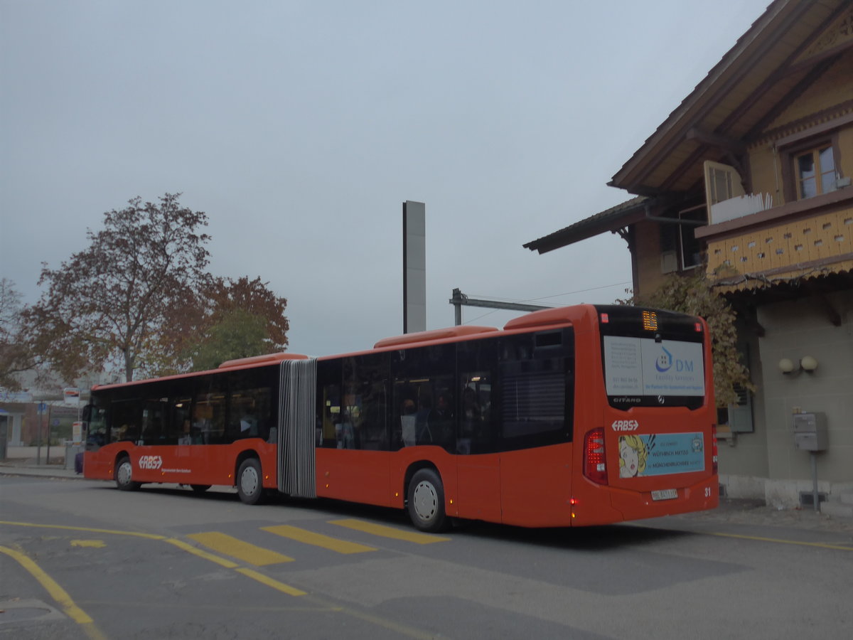 (199'182) - RBS Worblaufen - Nr. 31/BE 841'031 - Mercedes am 4. November 2018 beim Bahnhof Mnchenbuchsee