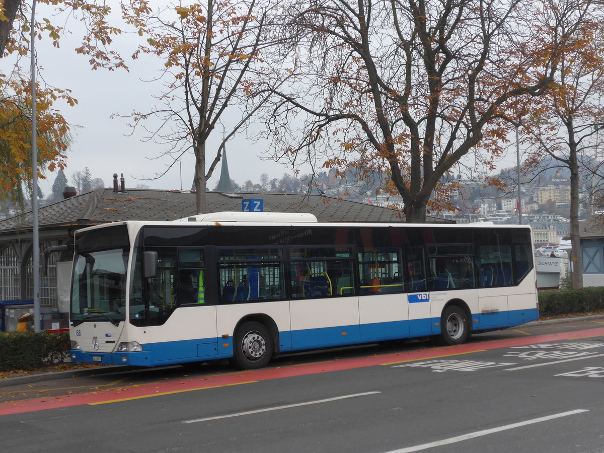(199'372) - VBL Luzern - Nr. 68/LU 15'093 - Mercedes am 18. November 2018 beim Bahnhof Luzern