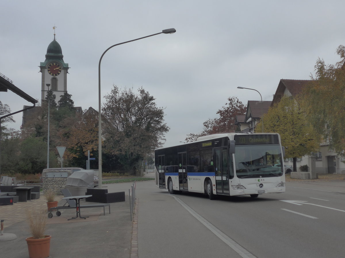(199'426) - Welti-Furrer, Bassersdorf - Nr. 92/ZH 661'192 - Mercedes am 18. November 2018 in Kloten, Dorfstrasse
