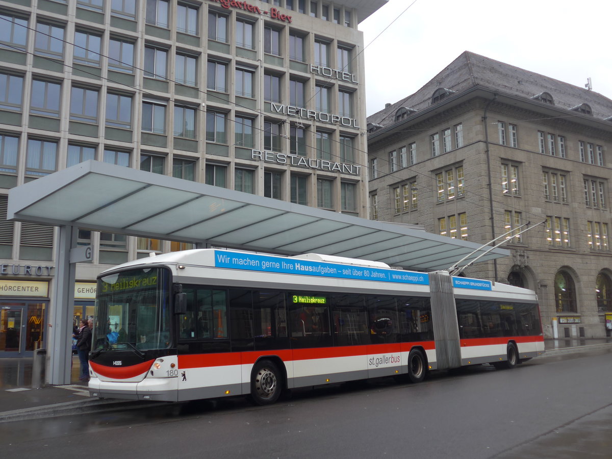 (199'450) - St. Gallerbus, St. Gallen - Nr. 180 - Hess/Hess Gelenktrolleybus am 24. November 2018 beim Bahnhof St. Gallen