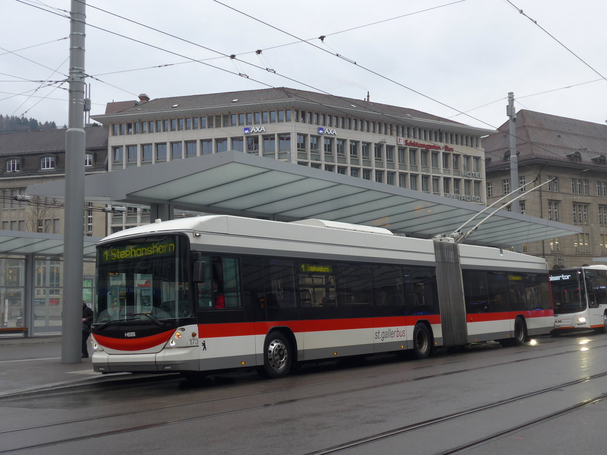 (199'464) - St. Gallerbus, St. Gallen - Nr. 173 - Hess/Hess Gelenktrolleybus am 24. November 2018 beim Bahnhof St. Gallen
