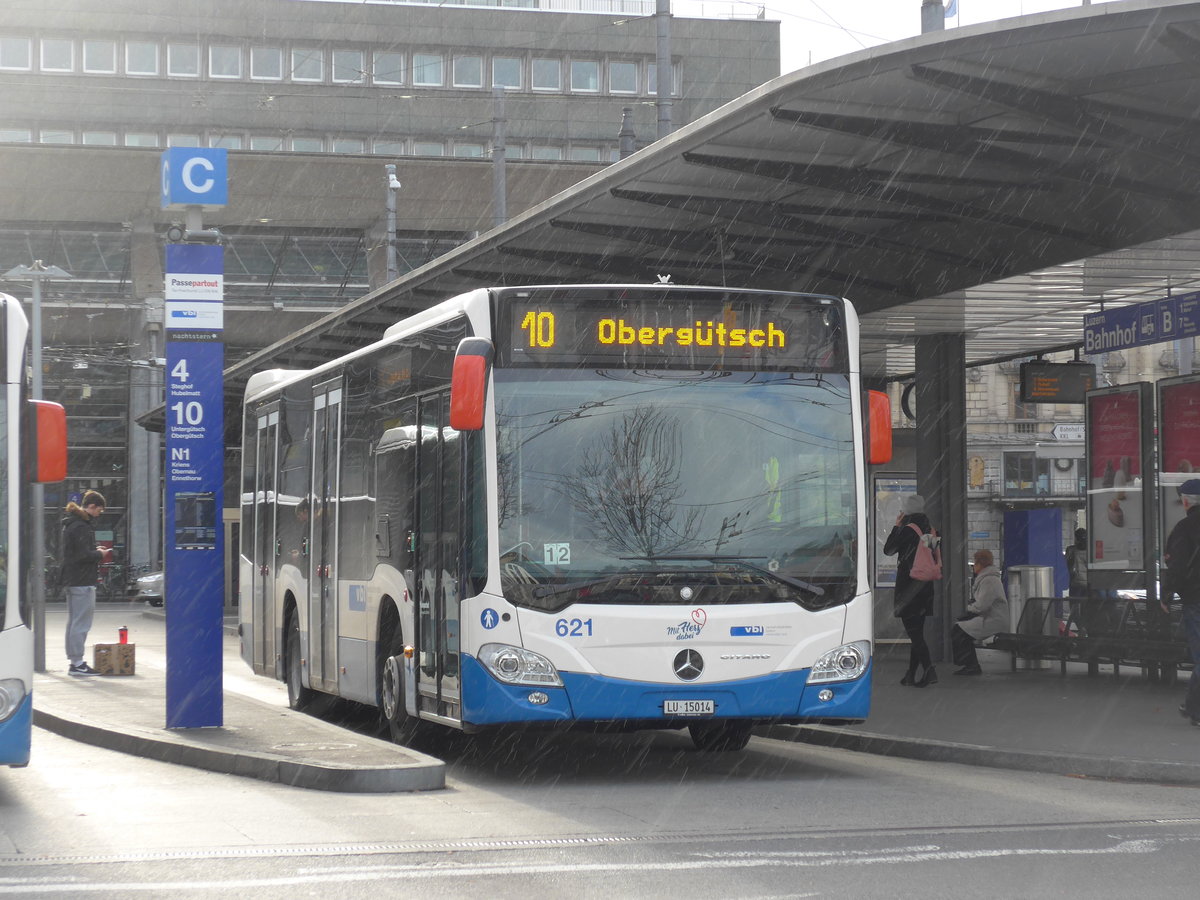 (199'826) - VBL Luzern - Nr. 621/LU 15'014 - Mercedes am 8. Dezember 2018 beim Bahnhof Luzern