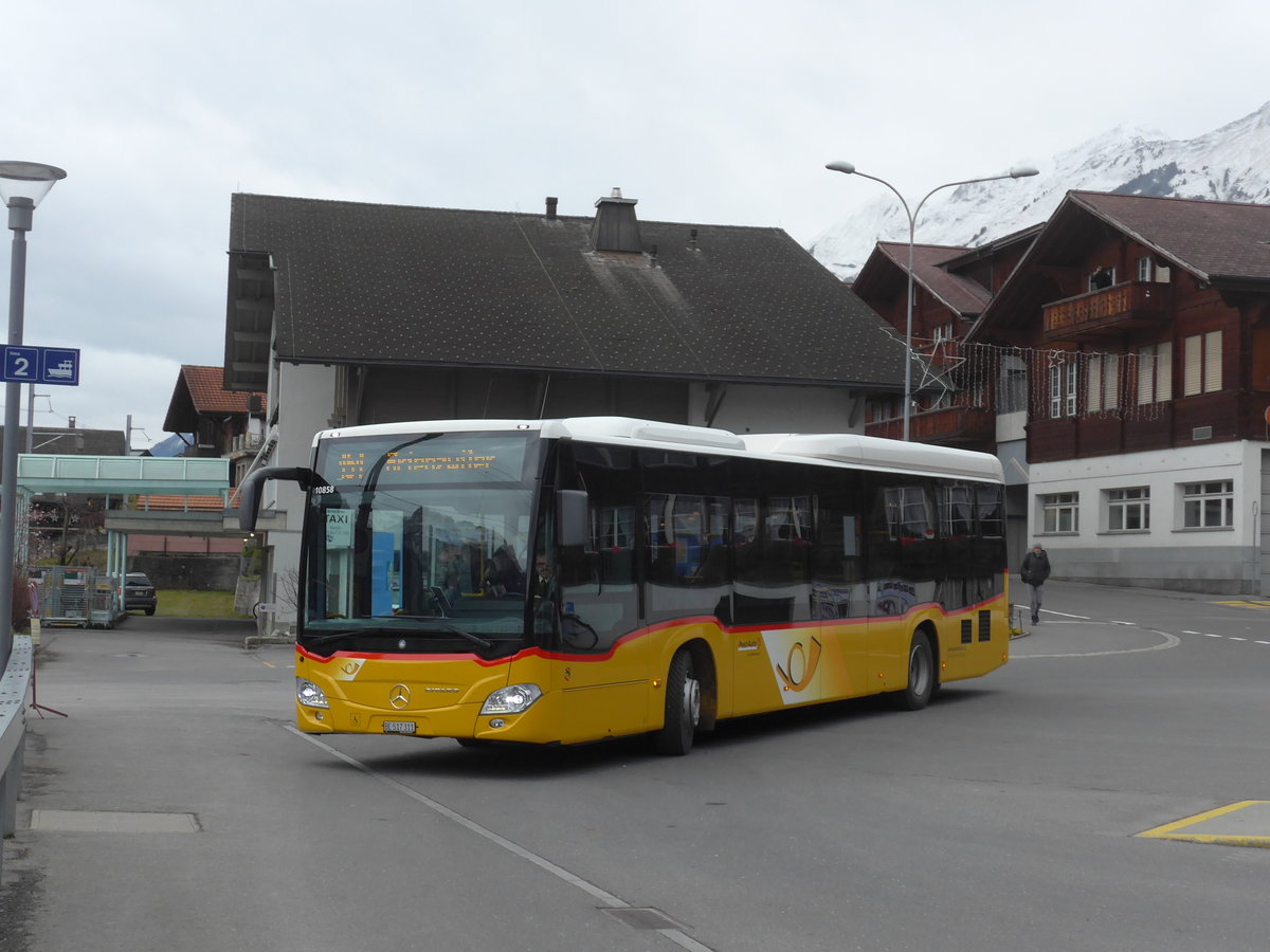 (199'857) - Flck, Brienz - Nr. 4/BE 517'311 - Mercedes am 8. Dezember 2018 beim Bahnhof Brienz