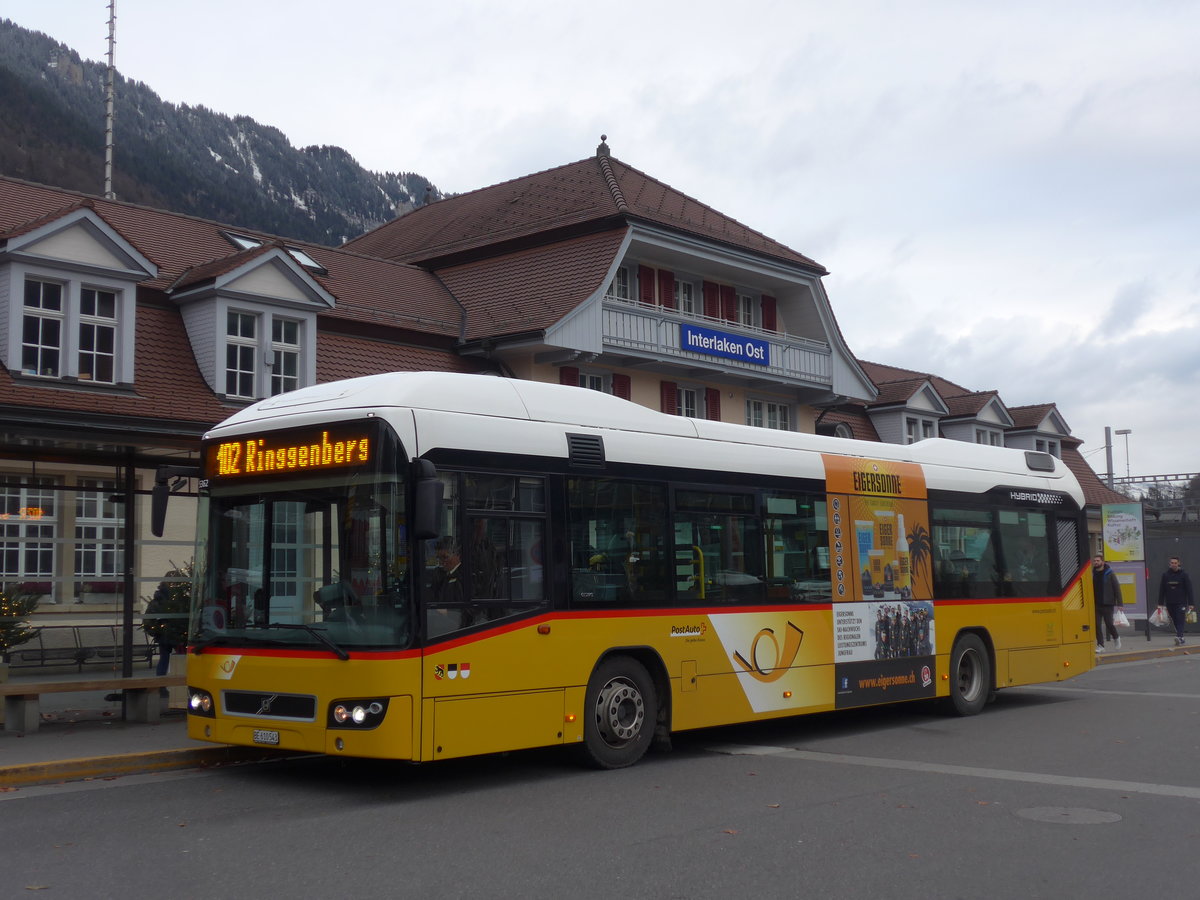 (199'870) - PostAuto Bern - BE 610'543 - Volvo am 8. Dezember 2018 beim Bahnhof Interlaken Ost