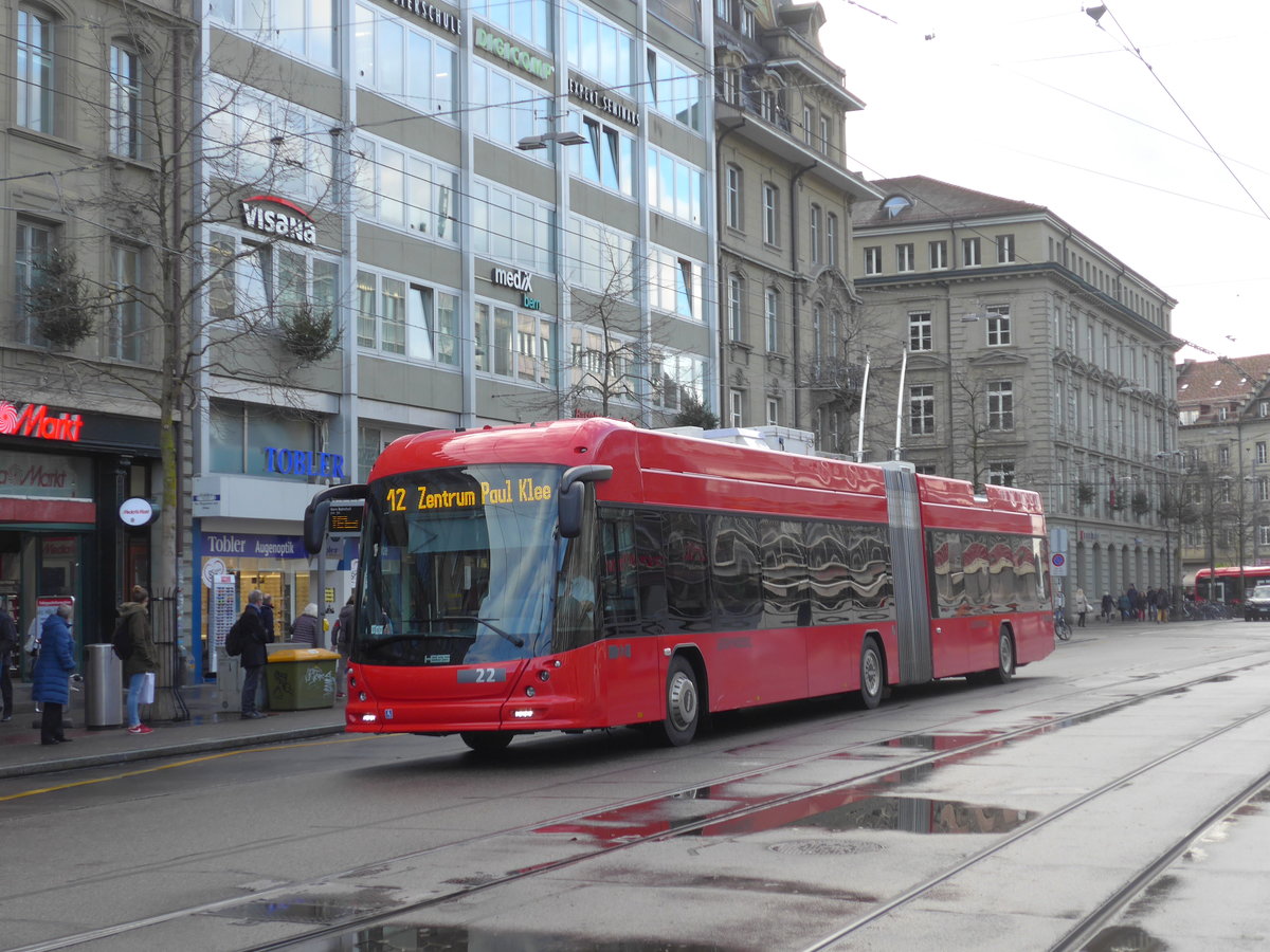 (199'902) - Bernmobil, Bern - Nr. 22 - Hess/Hess Gelenktrolleybus am 10. Dezember 2018 beim Bahnhof Bern