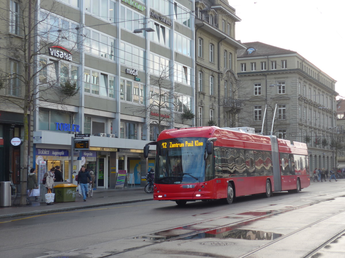 (199'909) - Bernmobil, Bern - Nr. 34 - Hess/Hess Gelenktrolleybus am 10. Dezember 2018 beim Bahnhof Bern