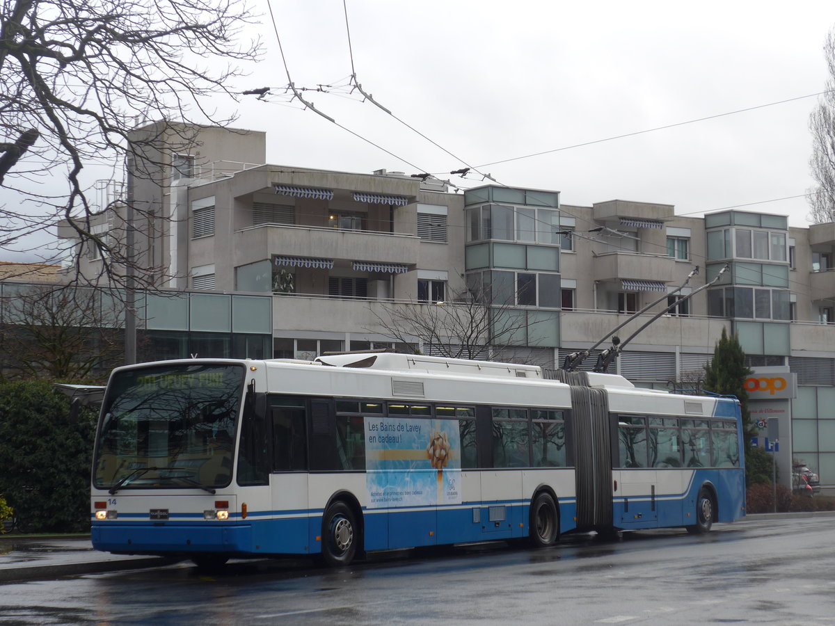 (200'042) - VMCV Clarens - Nr. 14 - Van Hool Gelenktrolleybus am 17. Dezember 2018 beim Bahnhof Villeneuve
