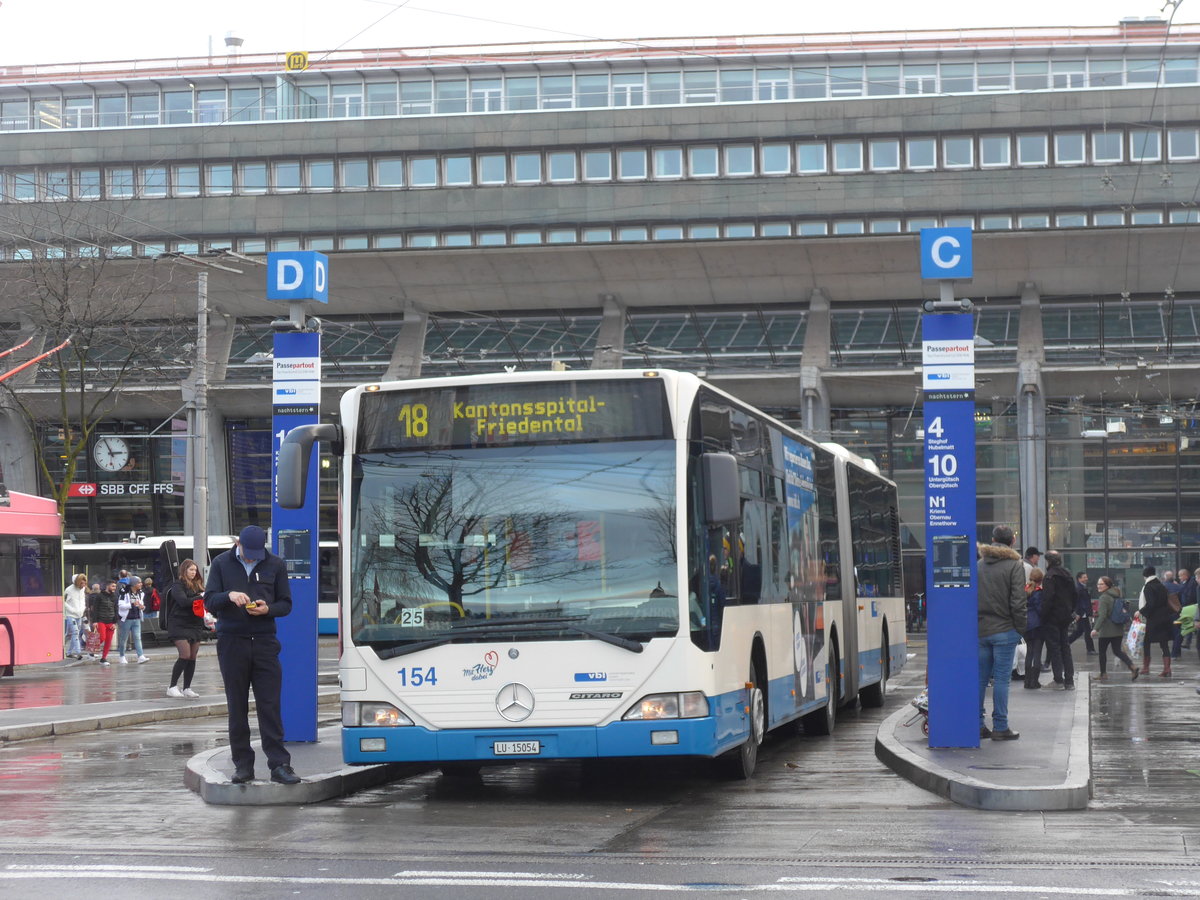 (200'131) - VBL Luzern - Nr. 156/LU 15'056 - Mercedes am 24. Dezember 2018 beim Bahnhof Luzern