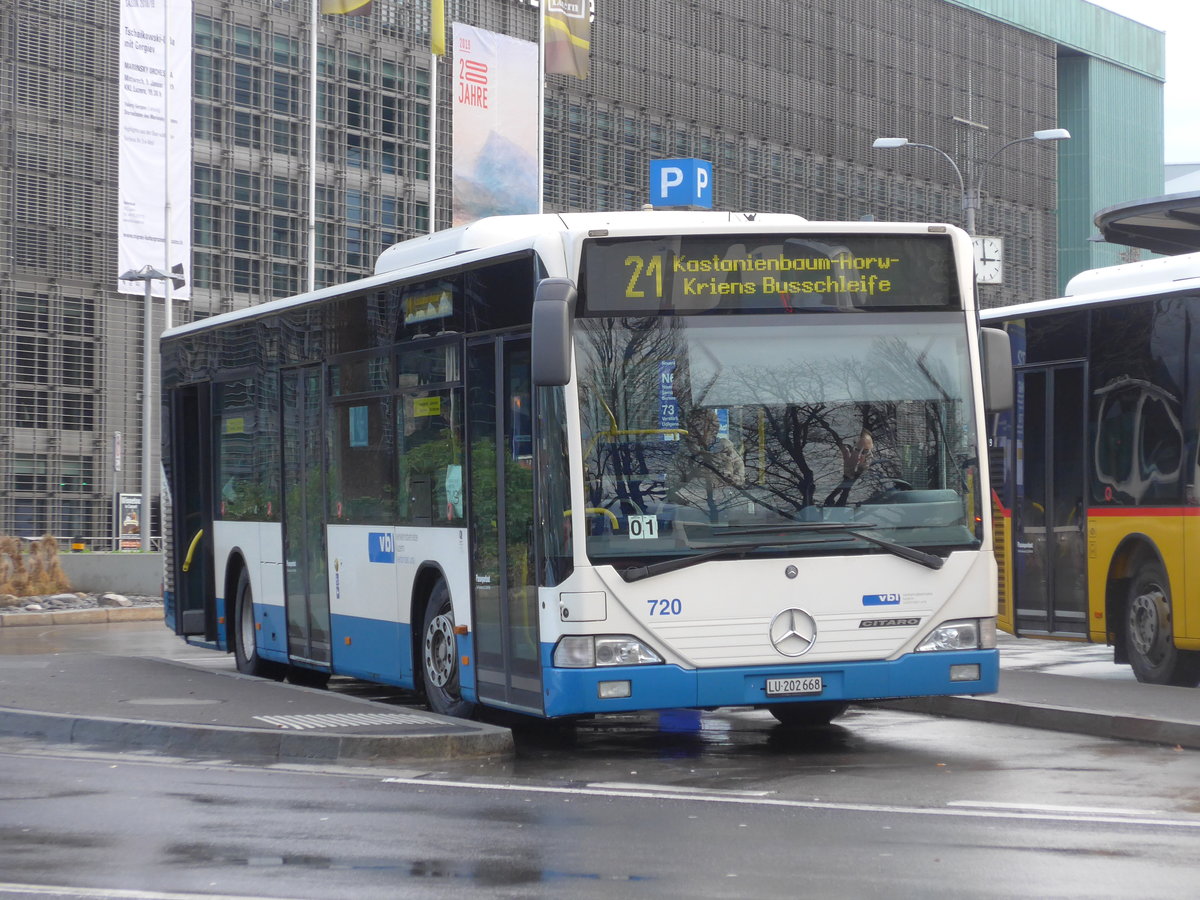 (200'134) - VBL Luzern - Nr. 720/LU 202'668 - Mercedes (ex Heggli, Kriens Nr. 720) am 24. Dezember 2018 beim Bahnhof Luzern