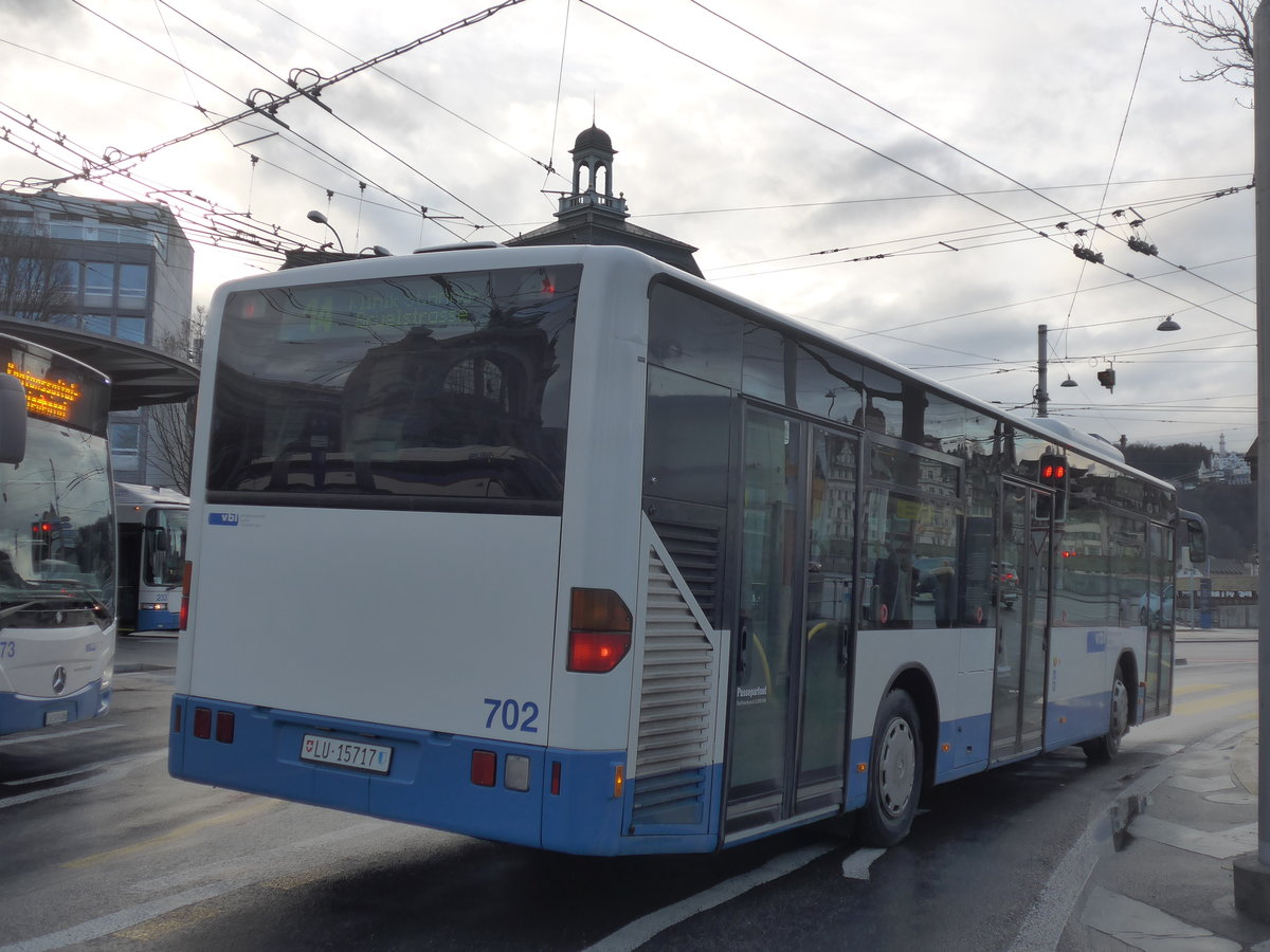 (200'157) - VBL Luzern - Nr. 702/LU 15'717 - Mercedes (ex Heggli, Kriens Nr. 702; ex EvoBus, Kloten) am 24. Dezember 2018 beim Bahnhof Luzern