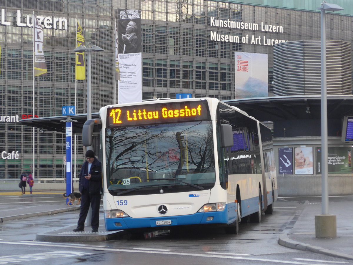 (200'161) - VBL Luzern - Nr. 159/LU 15'004 - Mercedes am 24. Dezember 2018 beim Bahnhof Luzern