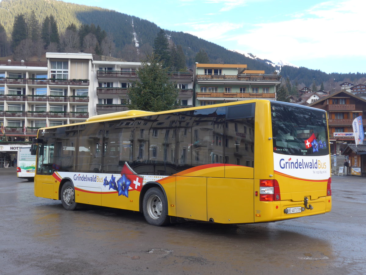 (200'479) - AVG Grindelwald - Nr. 13/BE 407'170 - MAN/Gppel am 1. Januar 2019 beim Bahnhof Grindelwald