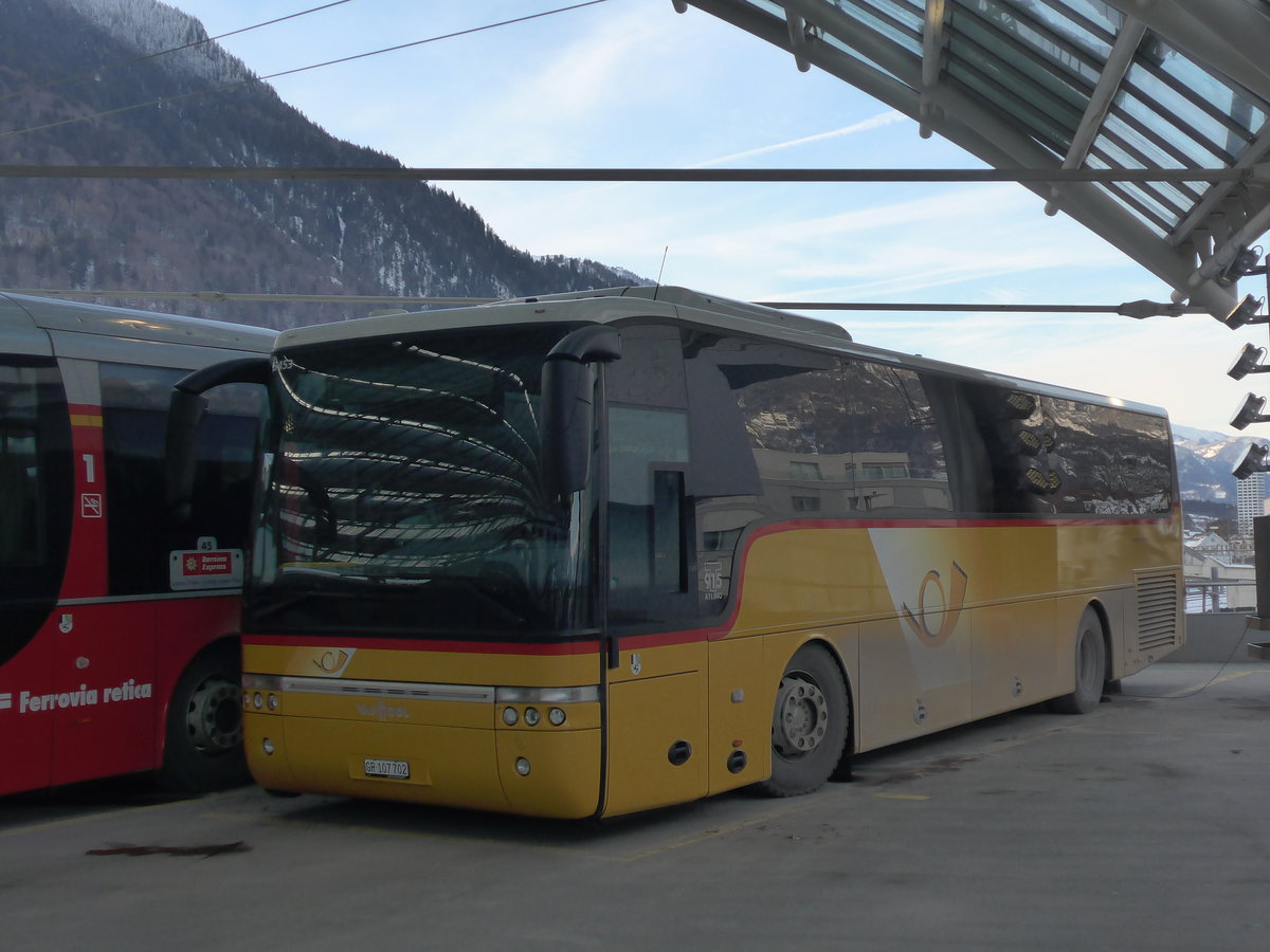 (201'216) - PostAuto Graubnden - GR 107'702 - Van Hool am 19. Januar 2019 in Chur, Postautostation