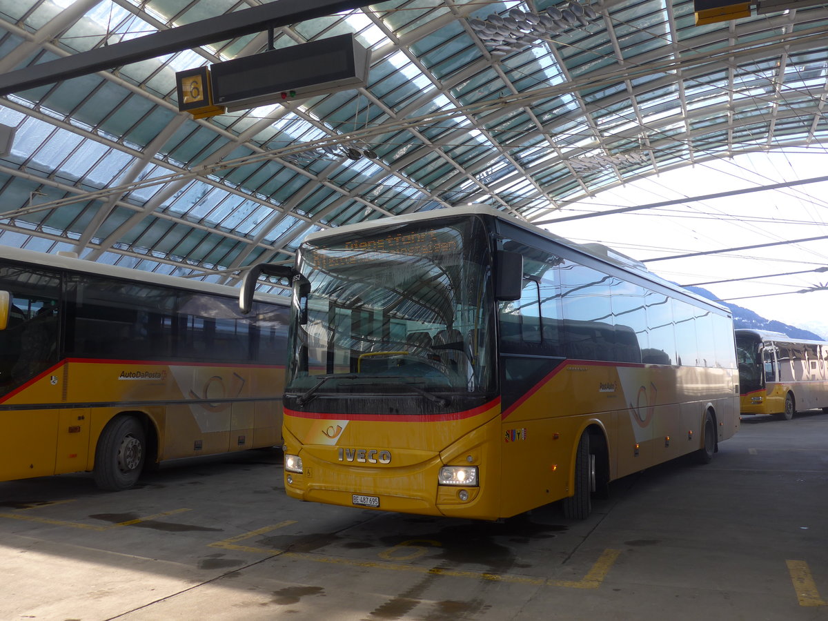 (201'242) - PostAuto Bern - BE 487'695 - Iveco am 19. Januar 2019 in Chur, Postautostation