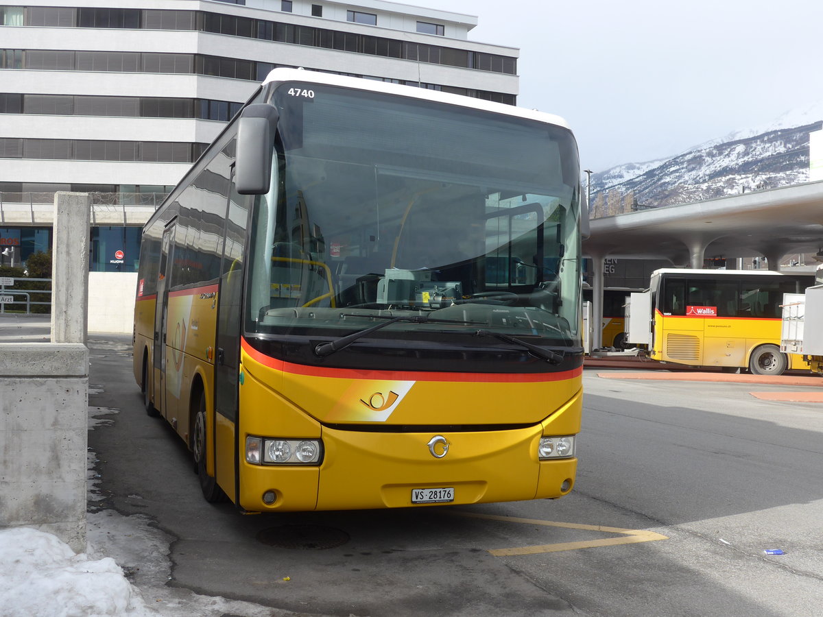 (201'320) - Autotour, Visp - VS 28'176 - Irisbus am 27. Januar 2019 beim Bahnhof Visp