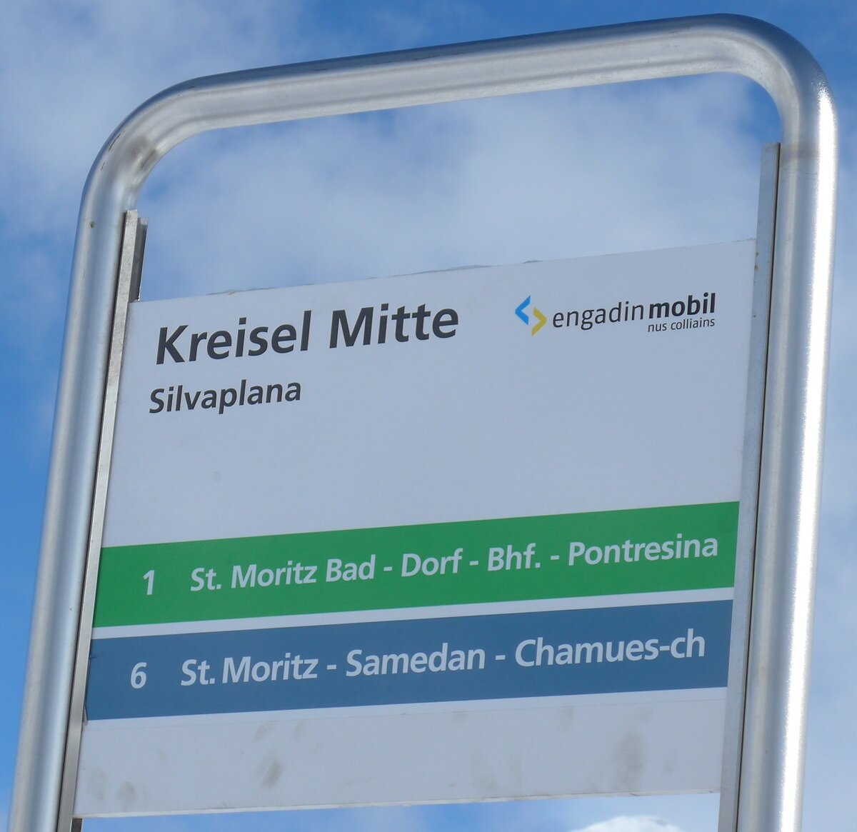 (201'416) - engadin mobil-Haltestellenschild - Silvaplana, Kreisel Mitte - am 2. Februar 2019