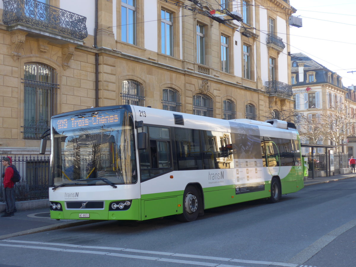(201'644) - transN, La Chaux-de-Fonds - Nr. 213/NE 89'213 - Volvo (ex TN Neuchtel Nr. 213) am 16. Februar 2019 in Neuchtel, Place Pury