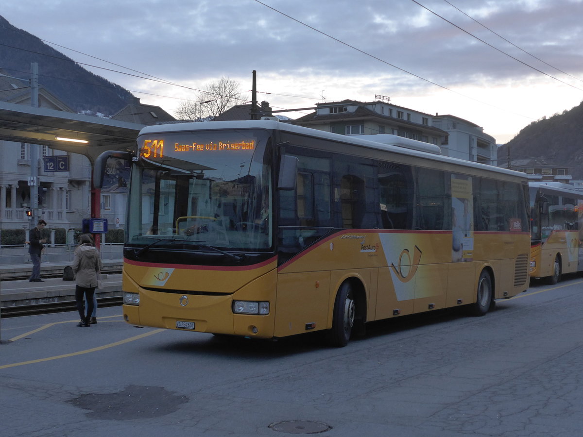 (201'931) - PostAuto Wallis - VS 354'601 - Irisbus am 3. Mrz 2019 beim Bahnhof Brig