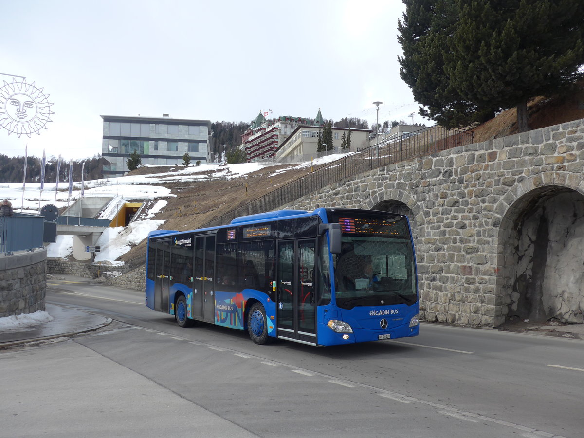 (202'076) - SBC Chur - Nr. 120/GR 100'120 - Mercedes am 10. Mrz 2019 beim Bahnhof St. Moritz