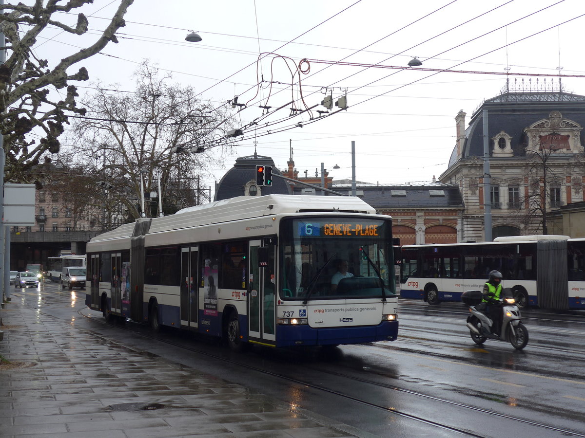 (202'221) - TPG Genve - Nr. 737 - Hess/Hess Gelenktrolleybus am 11. Mrz 2019 in Genve, Place des Vingt-Deux-Cantons