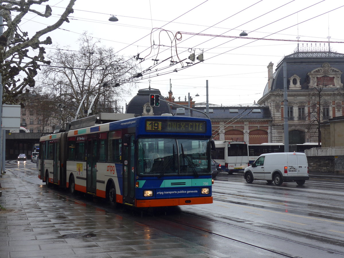 (202'223) - TPG Genve - Nr. 706 - NAW/Hess Gelenktrolleybus am 11. Mrz 2019 in Genve, Place des Vingt-Deux-Cantons