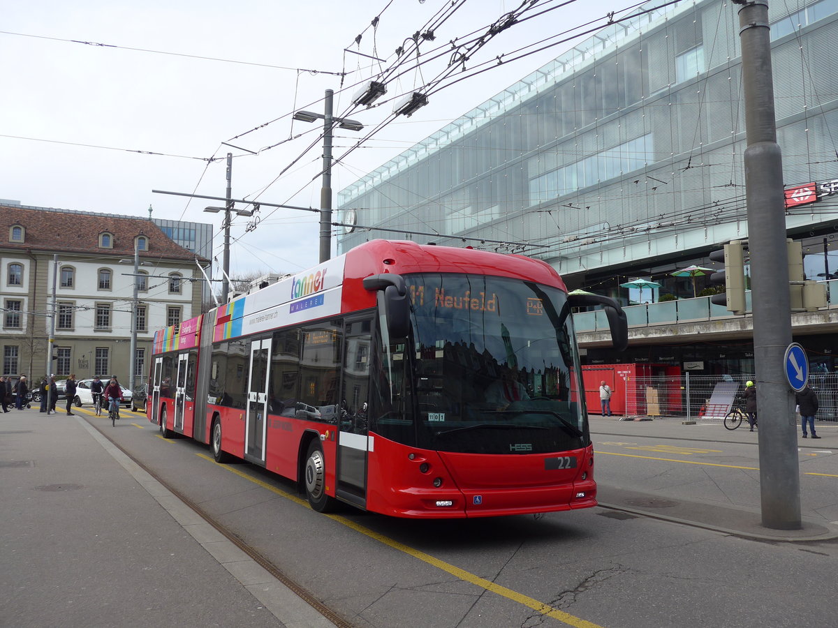 (202'349) - Bernmobil, Bern - Nr. 22 - Hess/Hess Gelenktrolleybus am 12. Mrz 2019 beim Bahnhof Bern