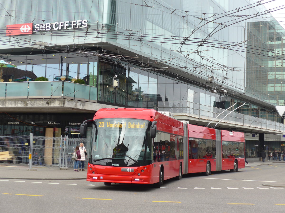 (202'359) - Bernmobil, Bern - Nr. 41 - Hess/Hess Doppelgelenktrolleybus am 12. Mrz 2019 beim Bahnhof Bern