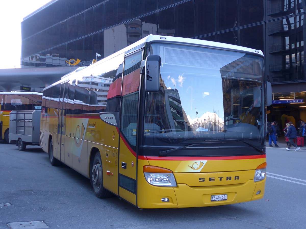(202'437) - PostAuto Wallis - VS 403'661 - Setra am 16. Mrz 2019 beim Bahnhof Visp
