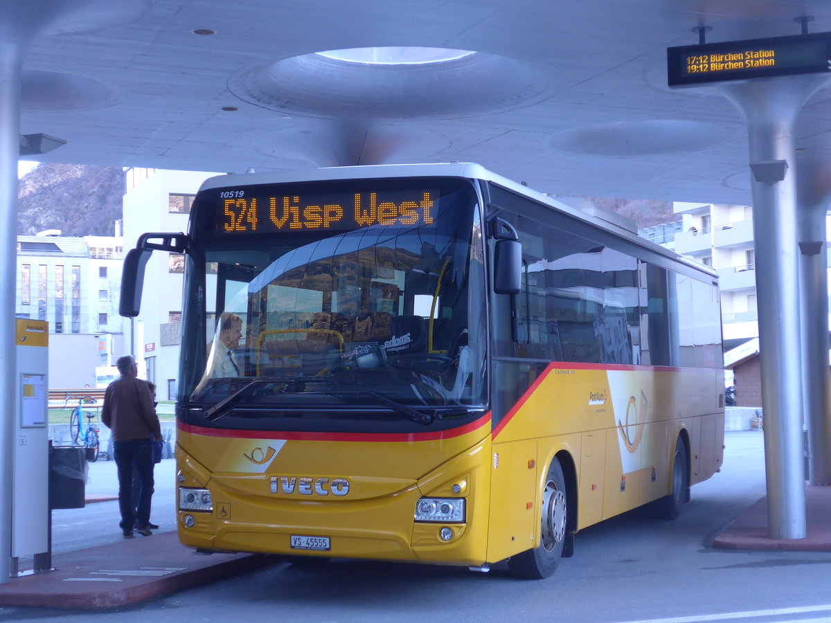 (202'440) - BUS-trans, Visp - VS 45'555 - Iveco am 16. Mrz 2019 beim Bahnhof Visp