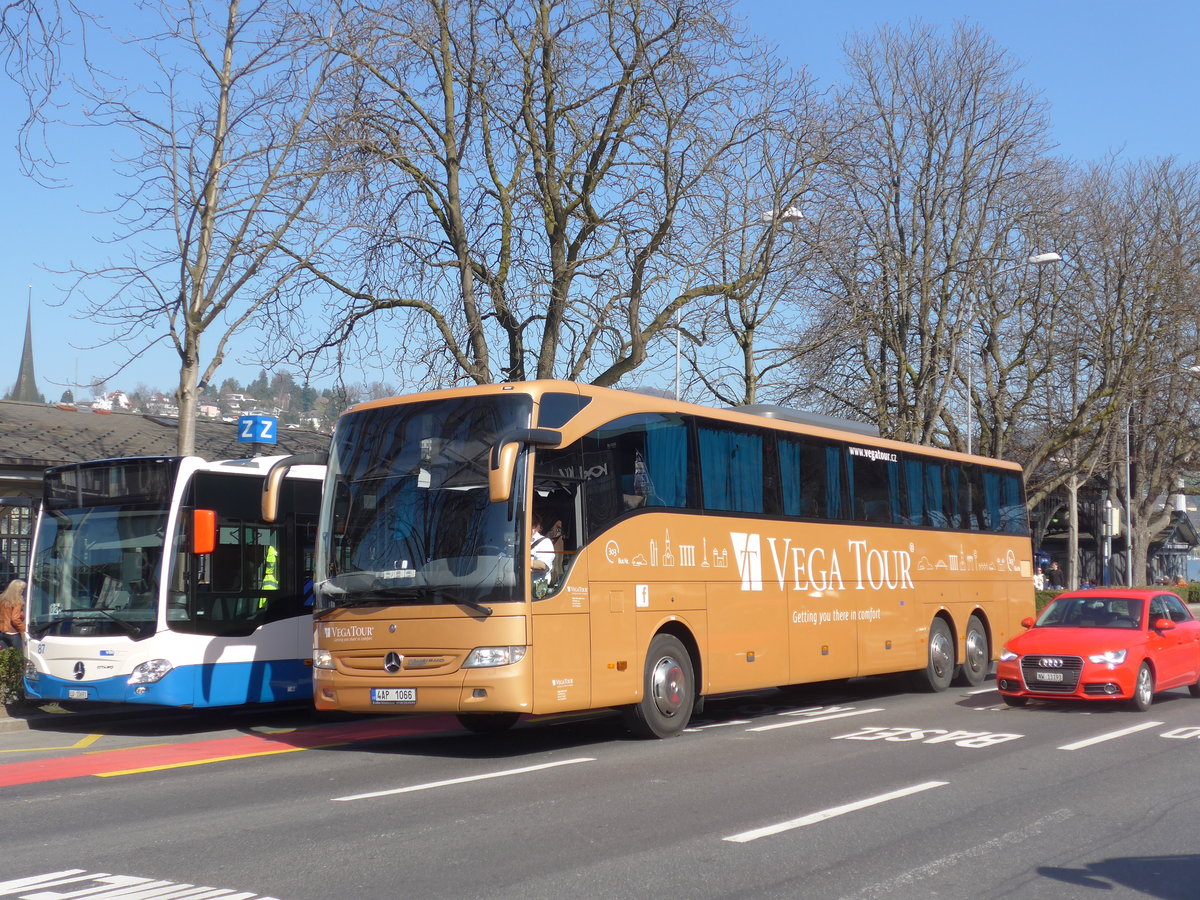 (202'987) - Aus Tschechien: Vega Tour, Praha - Nr. 303/4AP 1066 - Mercedes am 23. Mrz 2019 beim Bahnhof Luzern
