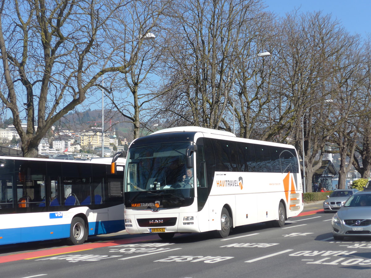 (202'994) - Aus Holland: Havi Travel, Loenen - Nr. 419/08-BJG-6 - MAN am 23. Mrz 2019 beim Bahnhof Luzern 
