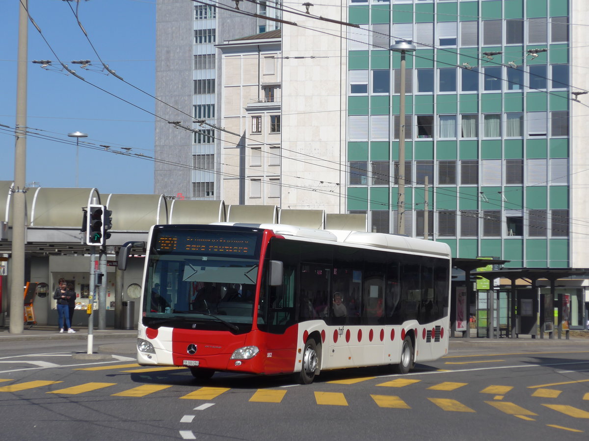 (203'254) - TPF Fribourg - Nr. 1012/FR 300'300'286 - Mercedes am 24. Mrz 2019 beim Bahnhof Fribourg