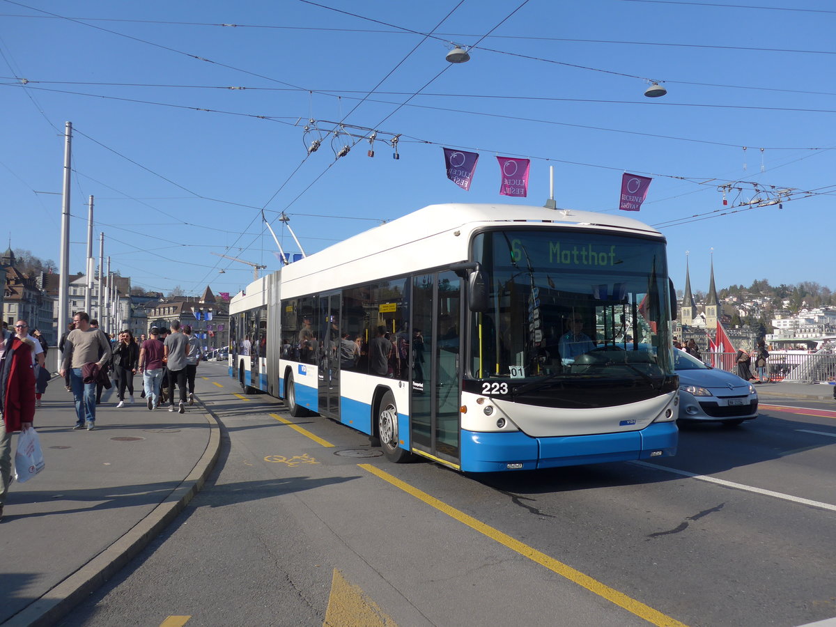 (203'385) - VBL Luzern - Nr. 223 - Hess/Hess Gelenktrolleybus am 30. Mrz 2019 in Luzern, Bahnhofbrcke