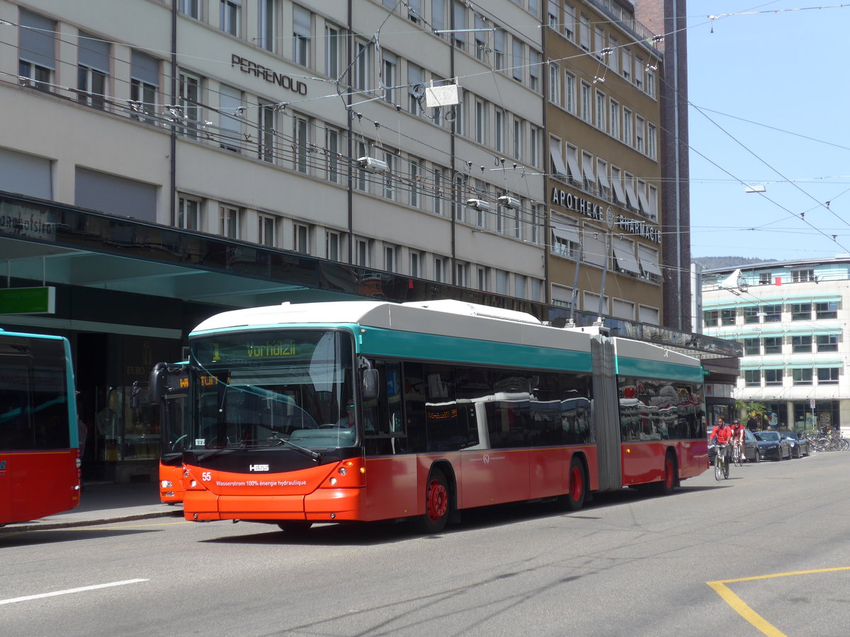 (203'910) - VB Biel - Nr. 55 - Hess/Hess Gelenktrolleybus am 22. April 2019 beim Bahnhof Biel