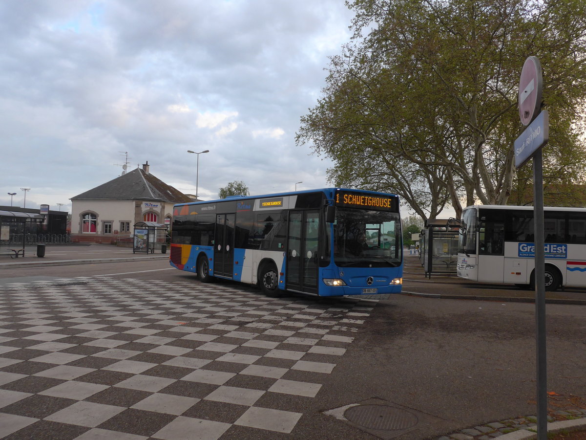(204'138) - CarPostal, Haguenau - Nr. 124/DB 667 GS - Mercedes am 27. April 2019 beim Bahnhof Haguenau