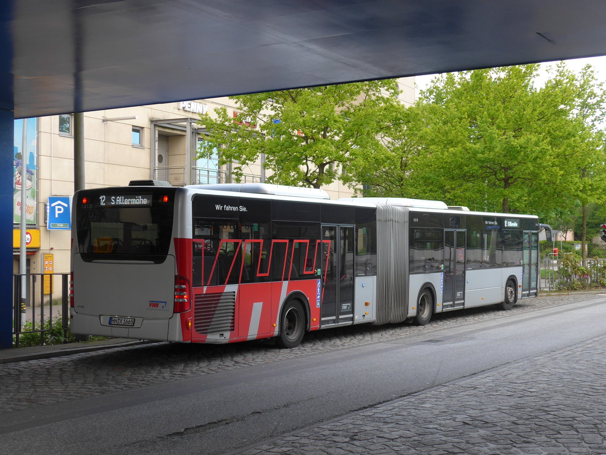 (204'861) - VHH Hamburg - Nr. 1213/HH-X 1665 - Mercedes am 11. Mai 2019 in Hamburg, U-Bahnhof Billstedt