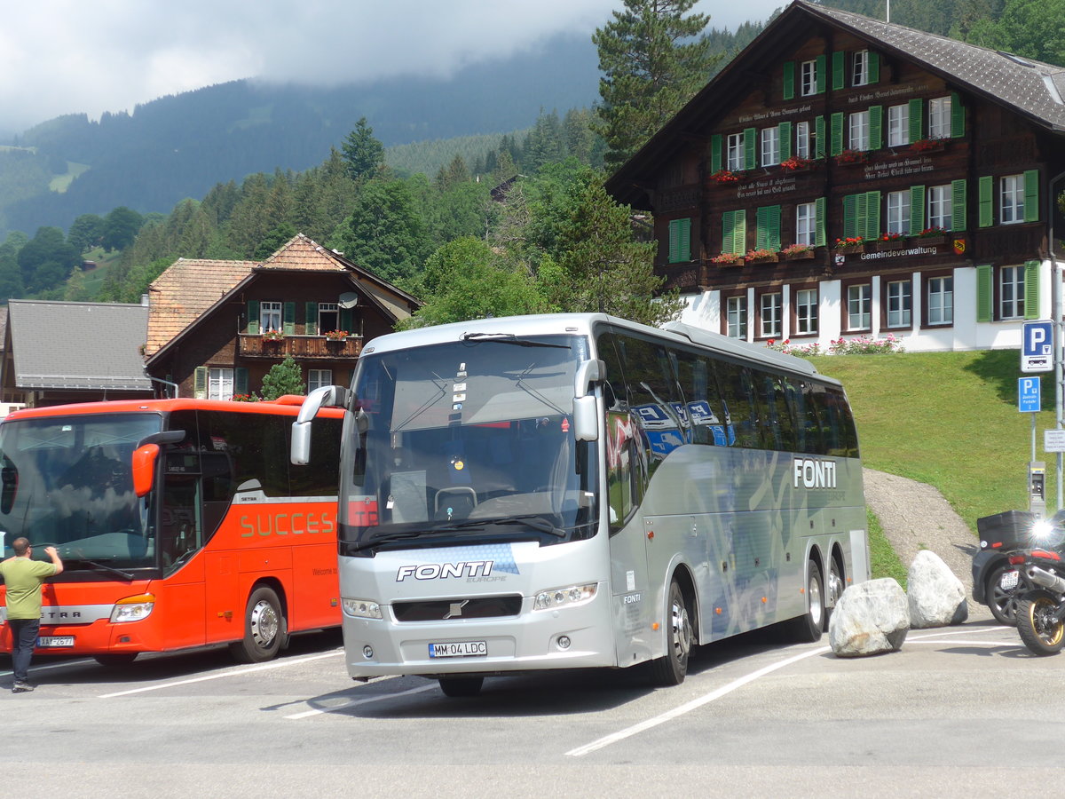 (207'680) - Aus Rumnien: Fonti, Baia Mare - MM 04 LDC - Volvo am 9. Juli 2019 in Grindelwald, Gemeindehaus