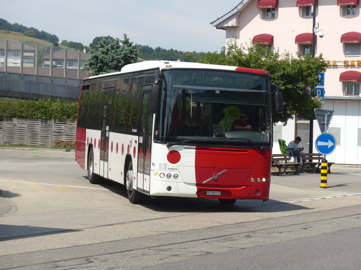 (208'117) - TPF Fribourg - Nr. 95/FR 300'313 - Volvo am 22. Juli 2019 beim Bahnhof Moudon