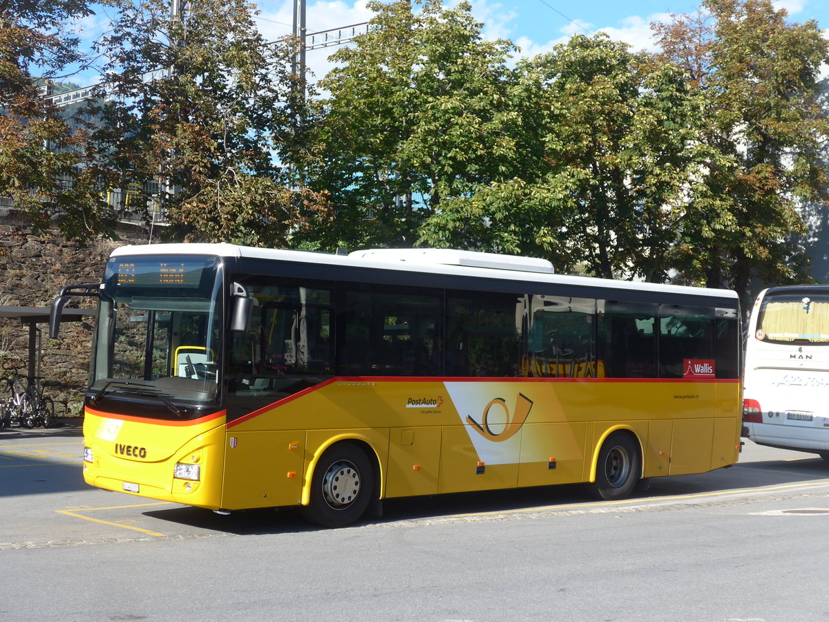 (208'486) - PostAuto Wallis - VS 445'913 - Iveco am 4. August 2019 beim Bahnhof Brig