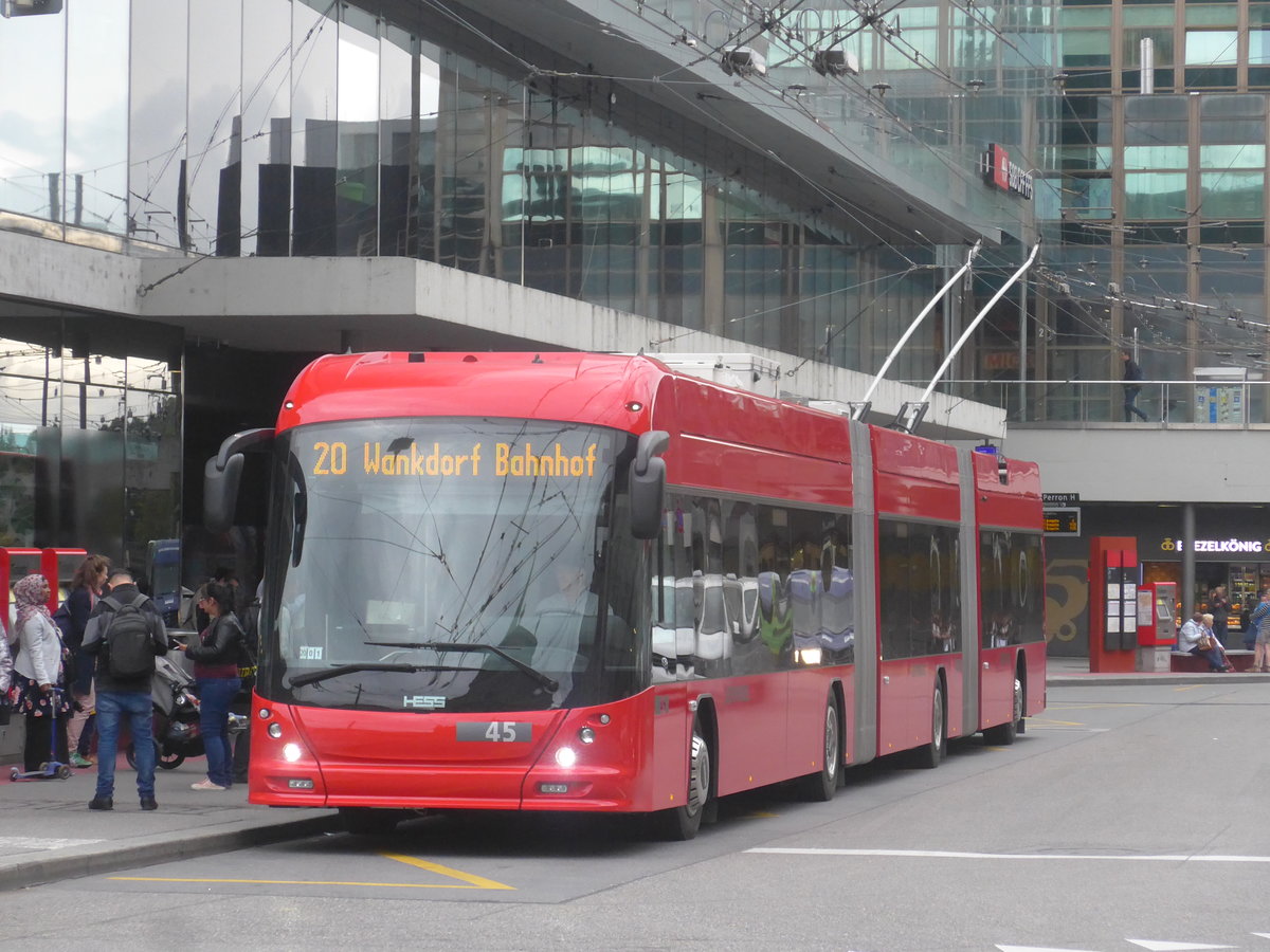 (209'322) - Bernmobil, Bern - Nr. 45 - Hess/Hess Doppelgelenktrolleybus am 5. September 2019 beim Bahnhof Bern