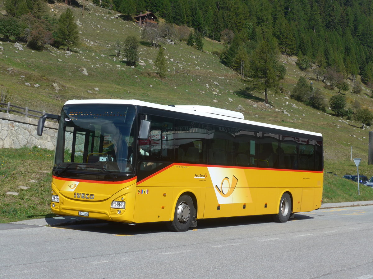 (209'830) - PostAuto Bern - BE 476'689 - Iveco am 28. September 2019 beim Bahnhof Oberwald
