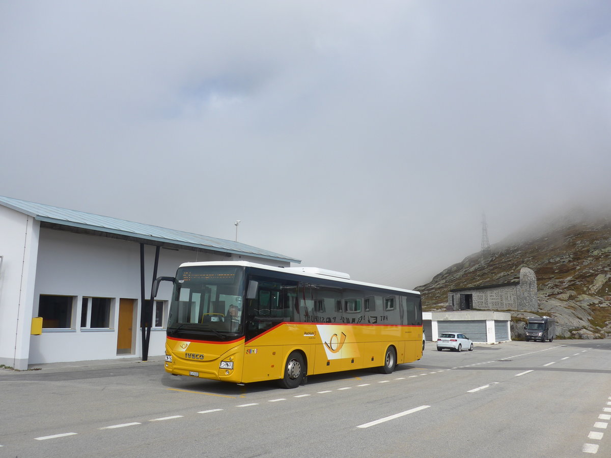 (209'836) - PostAuto Bern - BE 476'689 - Iveco am 28. September 2019 in Grimsel, Passhhe