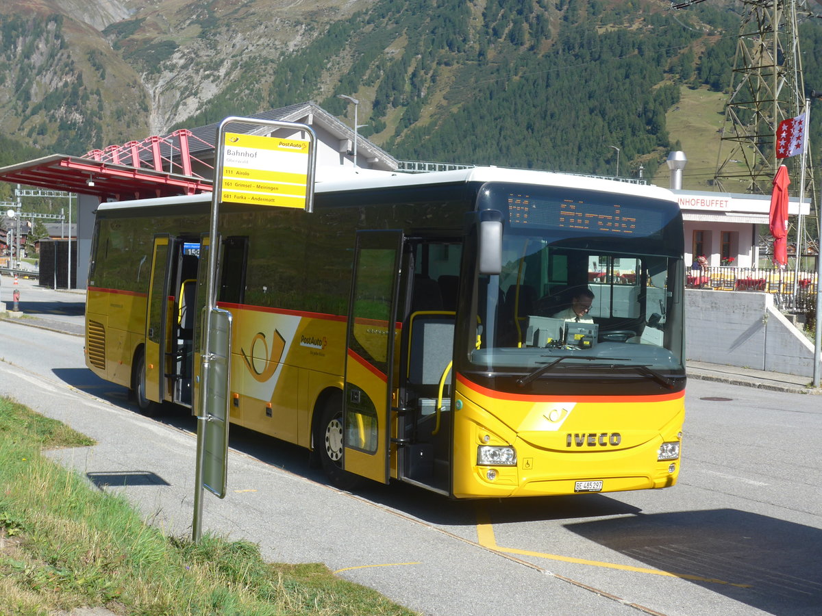 (209'848) - PostAuto Bern - BE 485'297 - Iveco am 28. September 2019 beim Bahnhof Oberwald