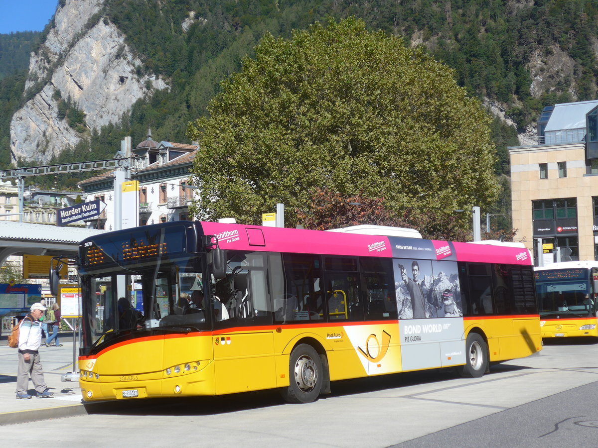 (209'865) - PostAuto Bern - BE 610'537 - Solaris am 29. September 2019 beim Bahnhof Interlaken West