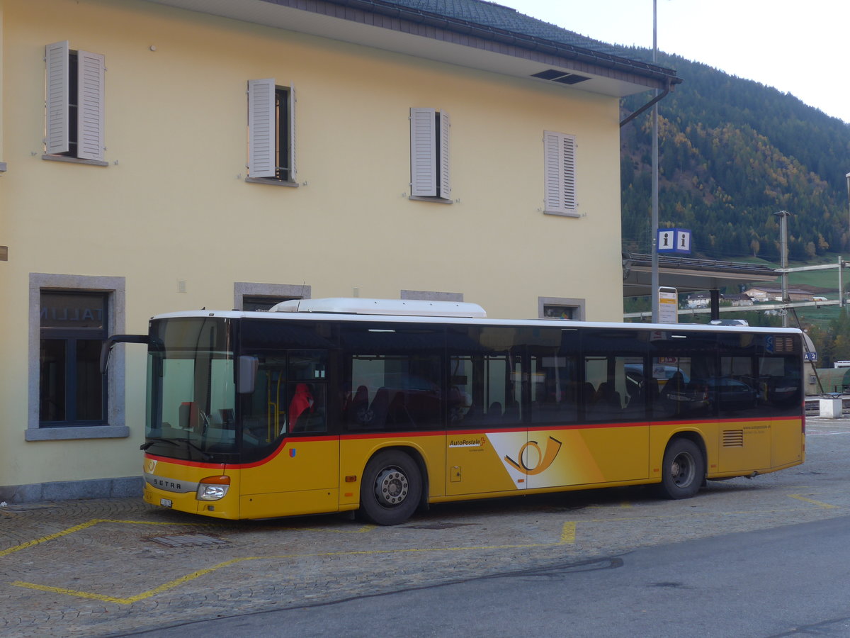 (210'499) - Marchetti, Airolo - TI 162'734 - Setra am 26. Oktober 2019 beim Bahnhof Airolo