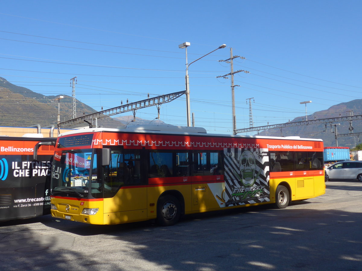 (210'586) - AutoPostale Ticino - TI 228'017 - Mercedes am 26. Oktober 2019 beim Bahnhof Cadenazzo