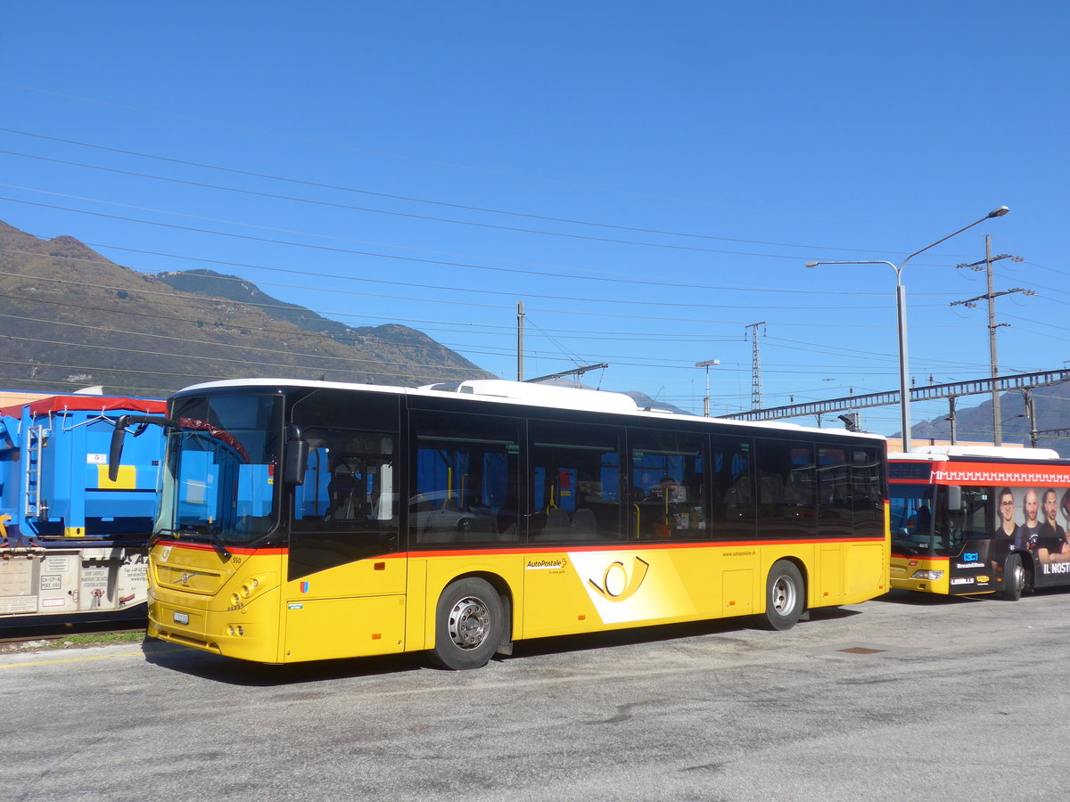 (210'589) - AutoPostale Ticino - Nr. 550/TI 316'306 - Volvo am 26. Oktober 2019 beim Bahnhof Cadenazzo